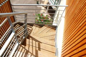escalier extérieur acier bois